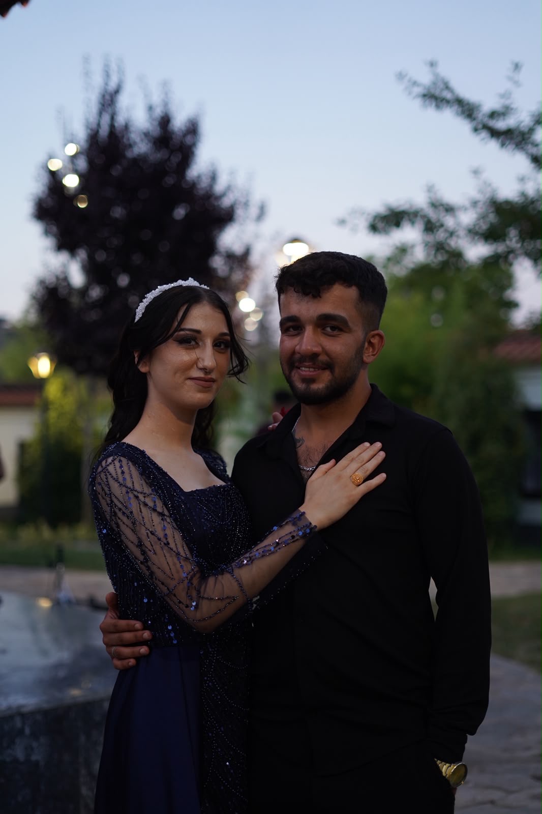 Hatice ve Halit'in akşam çekilmiş çift fotoğrafı